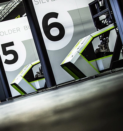 Karosseriedesign des ZEEEM RACR R PERFORMANCE in ZEEEM Rennsport-Optik.